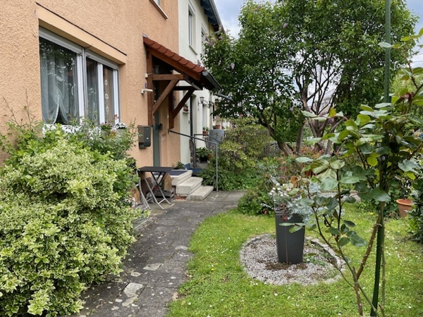 Weg von Garage zum Hauseingang