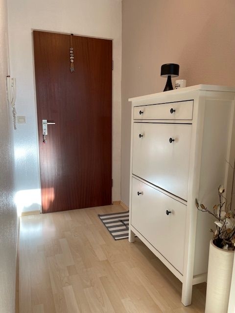 Blick v. Flur Ri. Wohnungsausgang