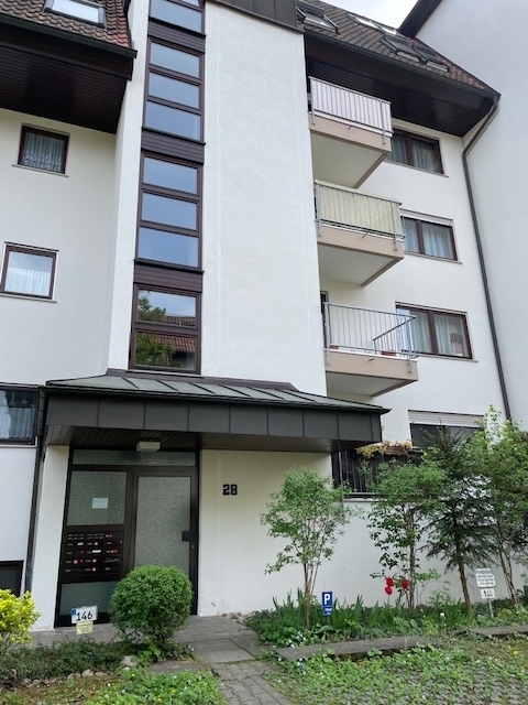 Hausaußenansicht mit Eingang