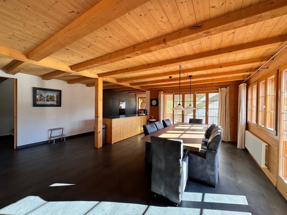 Esszimmer mit offener Küche