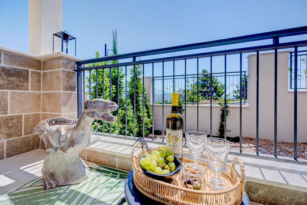 lustica_bay_centrale_balcony