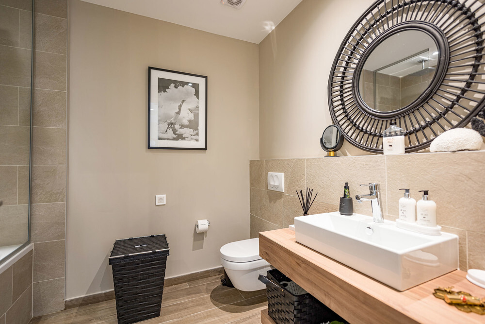 lustica_bay_centrale_bathroom_detail