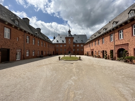 Schlosshof