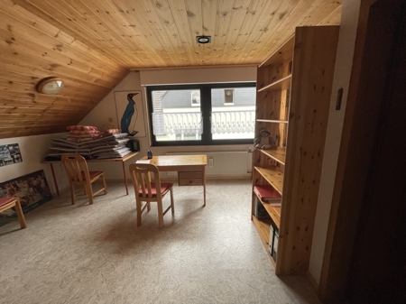 Arbeitsraum / Kinderzimmer DG