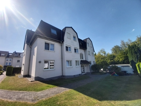 Hausansicht mit Eingangsbereich