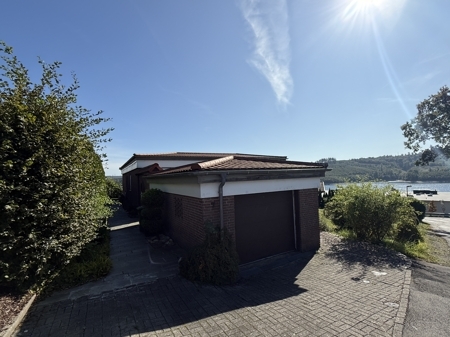 Außenansicht / Garage