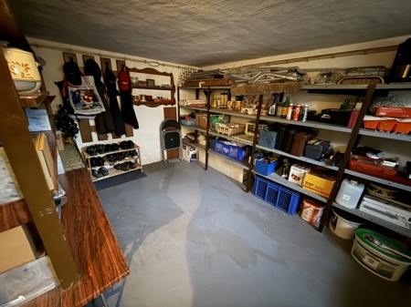 Keller Hausnummer 77