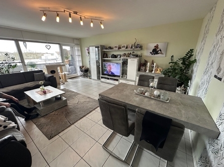 Wohn-/Esszimmer Wohnung Beispiel