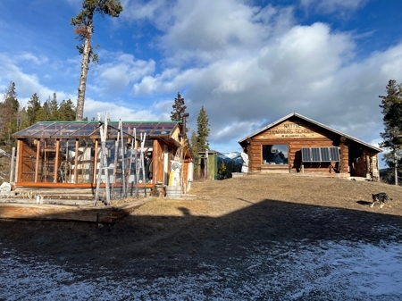 Gewächshaus und Schulungsgebäude