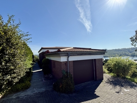 Außenansicht / Garage