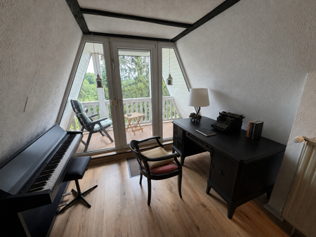 Arbeitszimmer mit Balkon OG