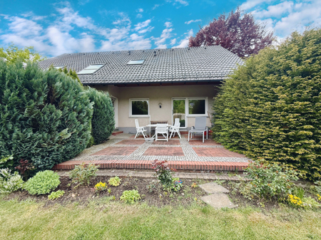 Außenansicht mit Terrasse