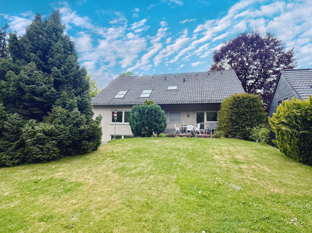 Außenansicht mit Garten