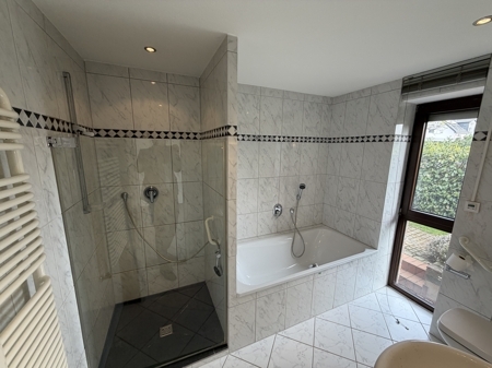 Badezimmer EG