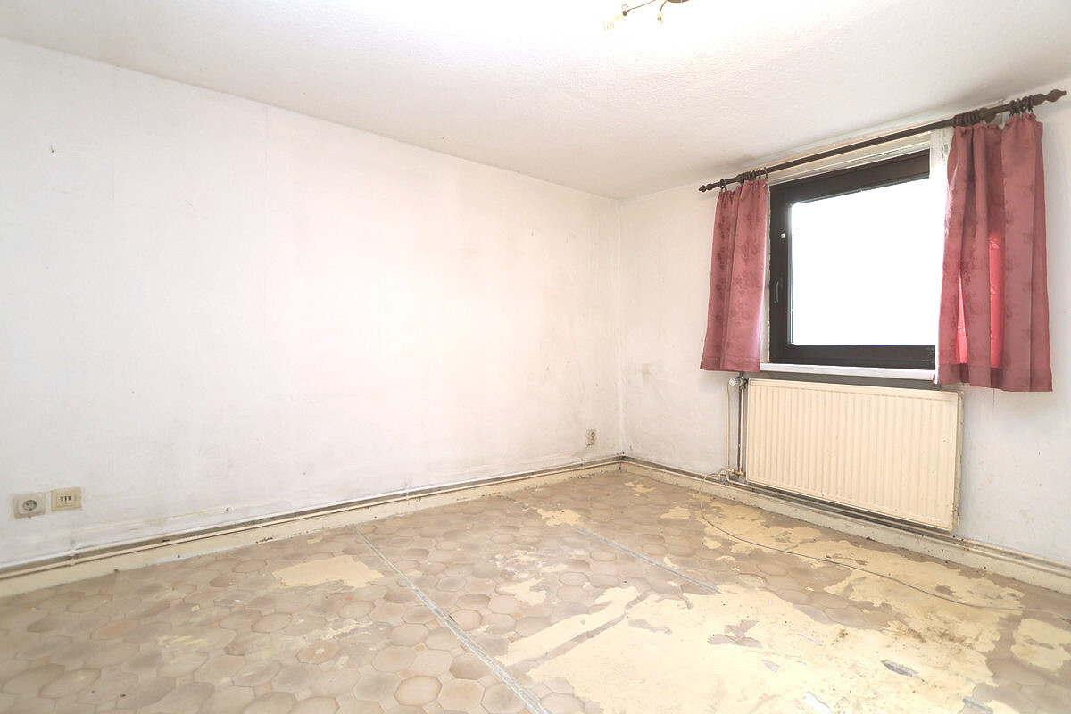 Das Schlafzimmer mit Blick zum Innenhof