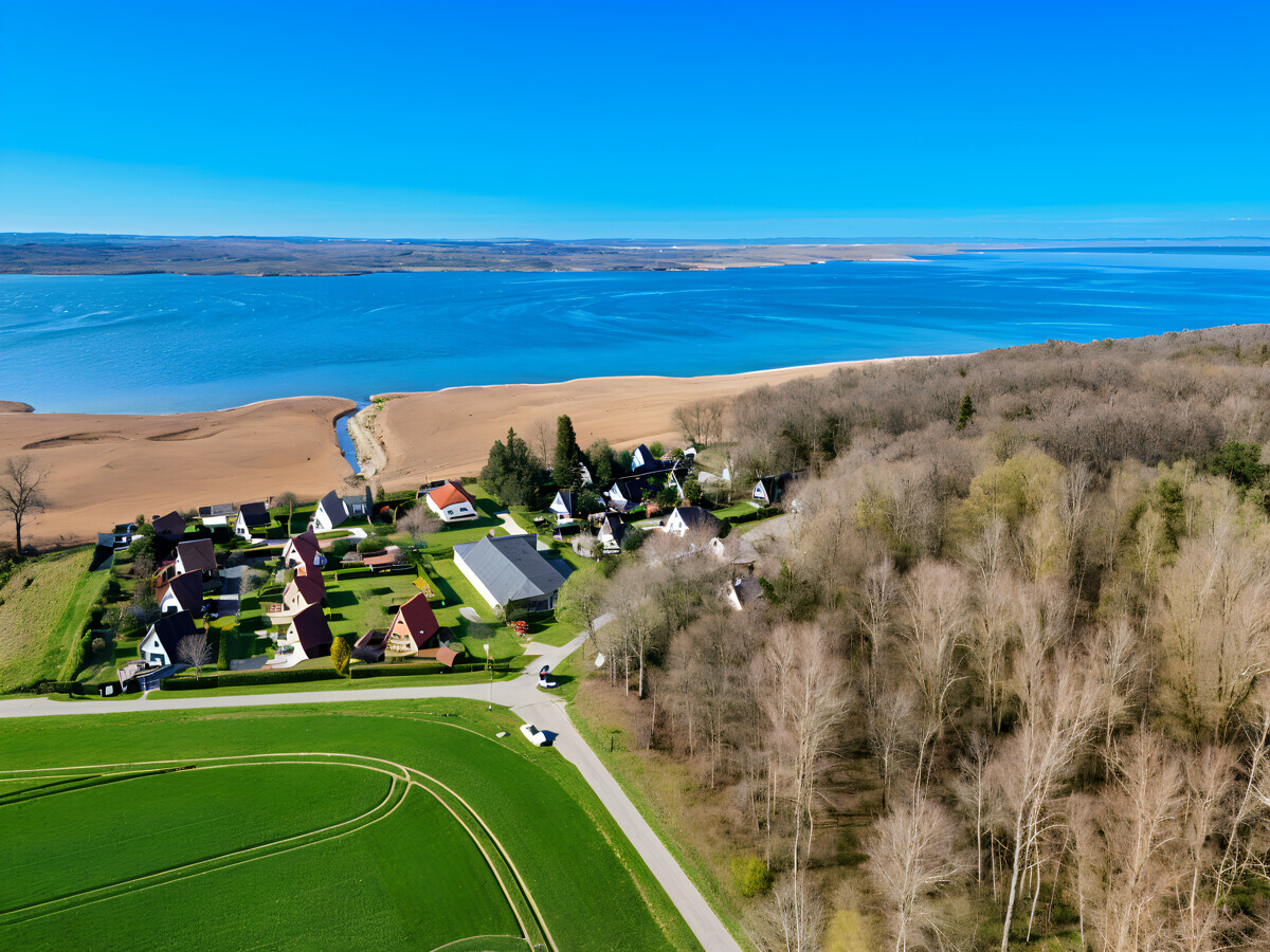 Der angrenzende Mischwald