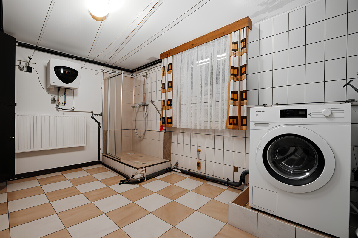 Die Waschküche mit Dusche
