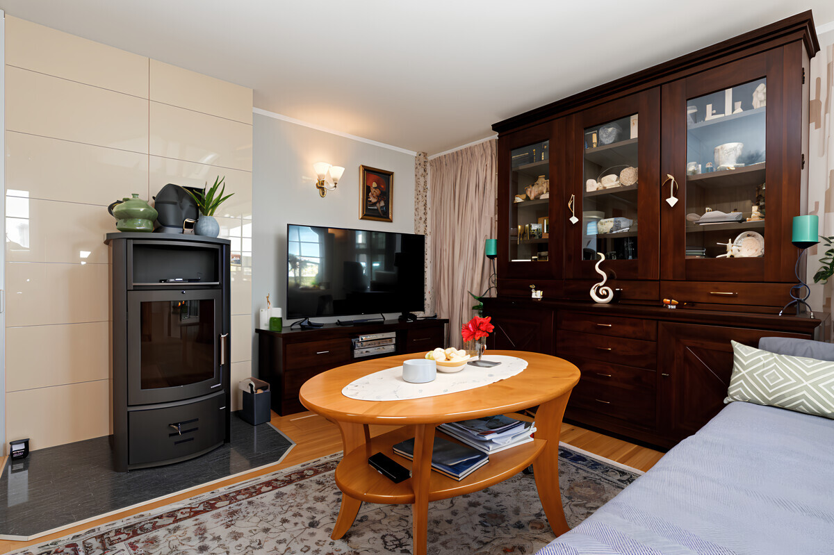 Wohnzimmer mit Kamin