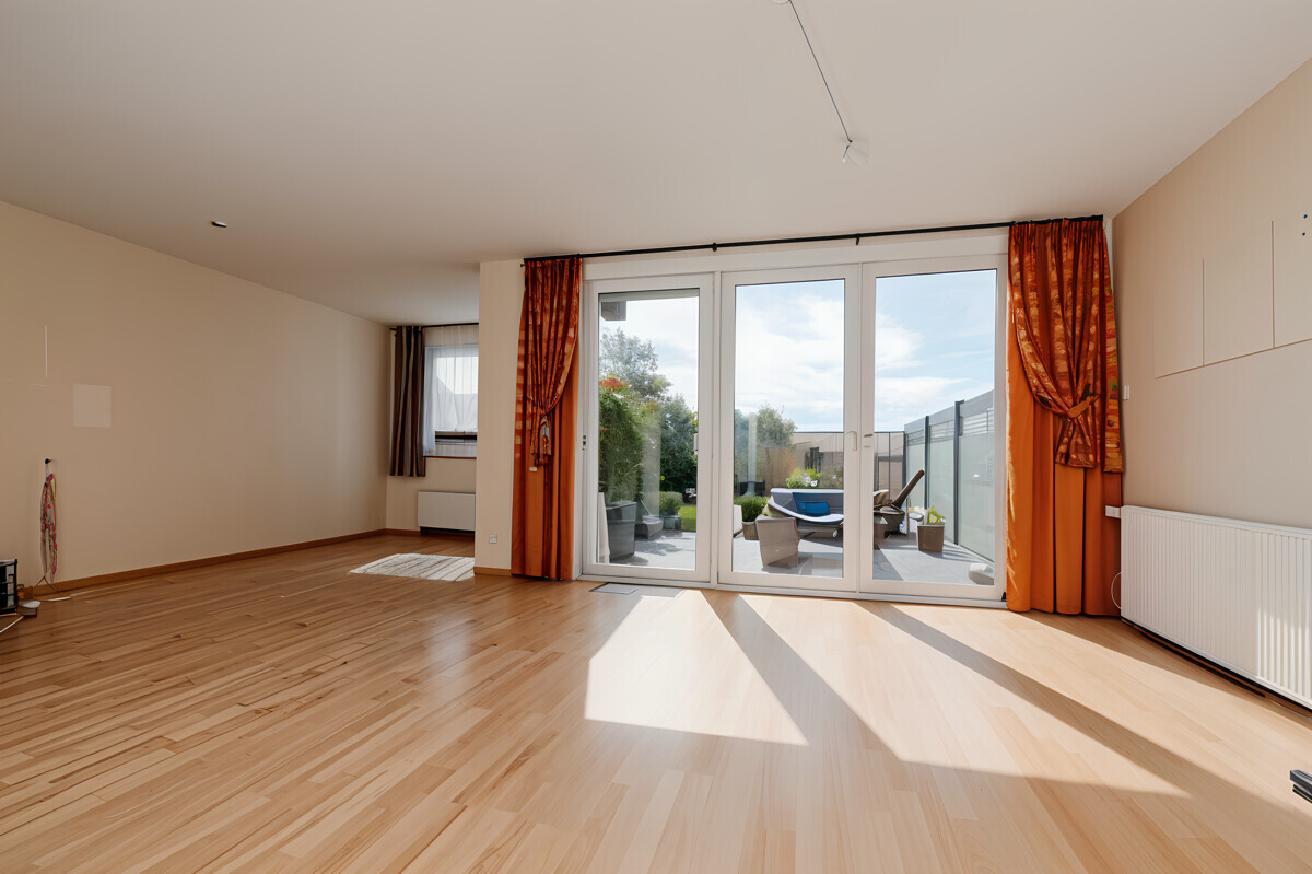 Das großzügige Wohnzimmer