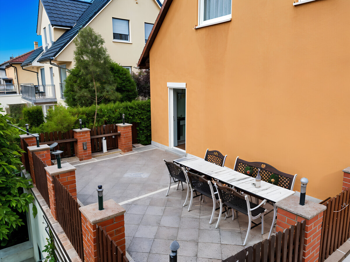 zur sonnigen Terrasse