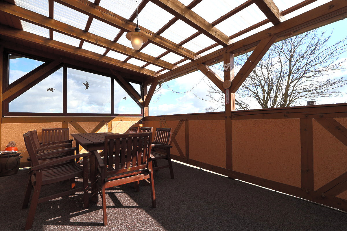 Terrasse lädt zum verweilen ein