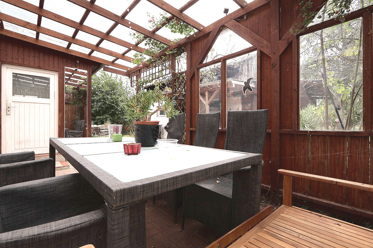 überdachte Terrasse