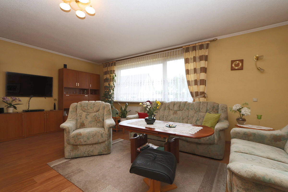 Das geräumige Wohnzimmer