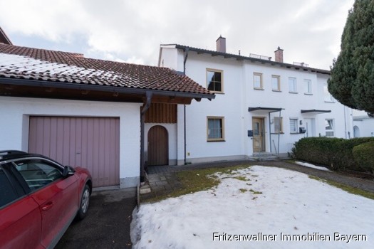 Hausansicht und Garage