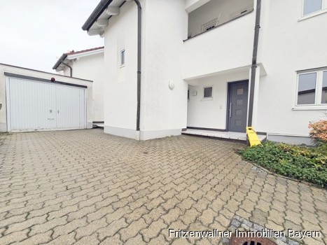 Eigener Eingang Wohnung  und Zugang Tiefgarage