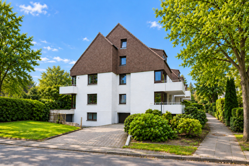 Das Haus wird über den einladenden Zugangsweg erreicht