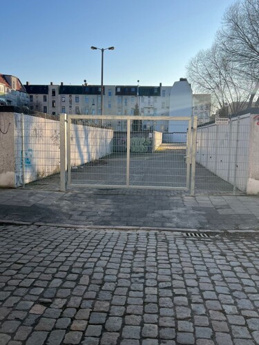 Neu eingebautes Zufahrtstor