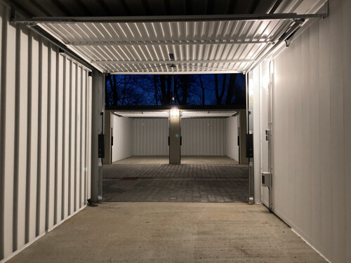 Beispiel Garage Innen bei Nacht