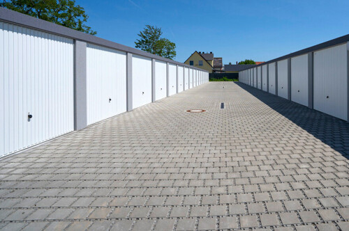 Beispiel Neubau Garagenhof
