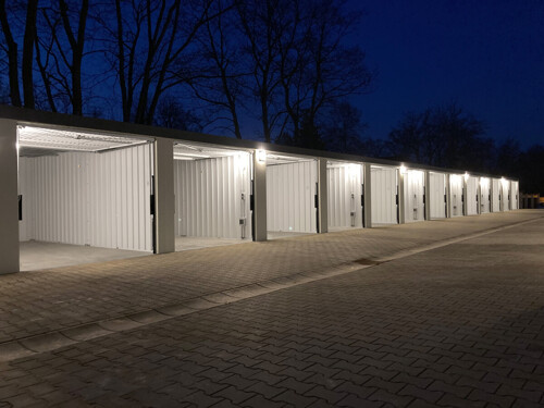 Beispiel Garagenreihe mit Beleuchtung