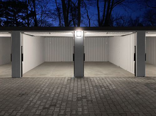 Beispiel Garage offen bei Nacht