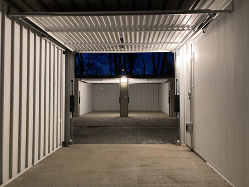 Beispiel Garage Innen bei Nacht