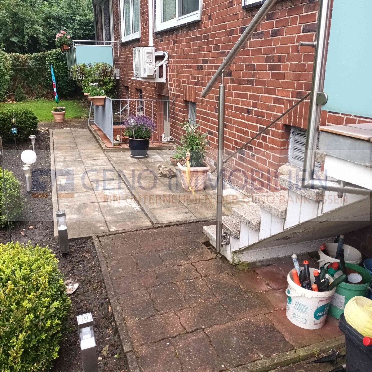 Treppenabgang zum Garten EG links