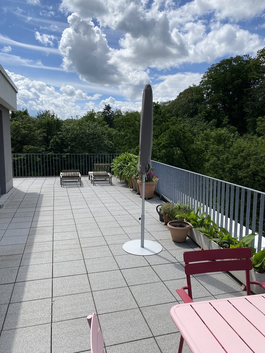 seitliche Terrasse