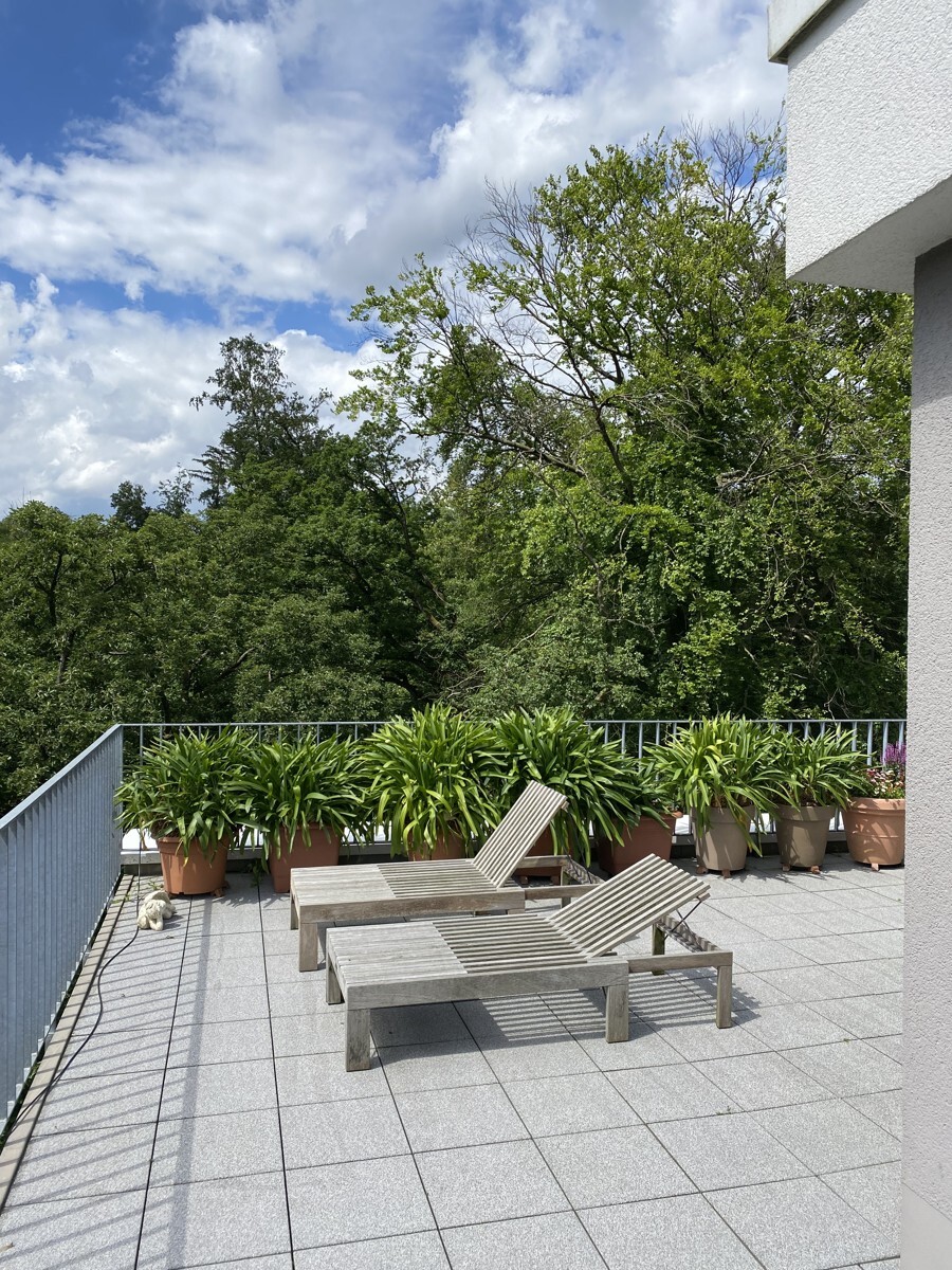 seitliche Terrasse