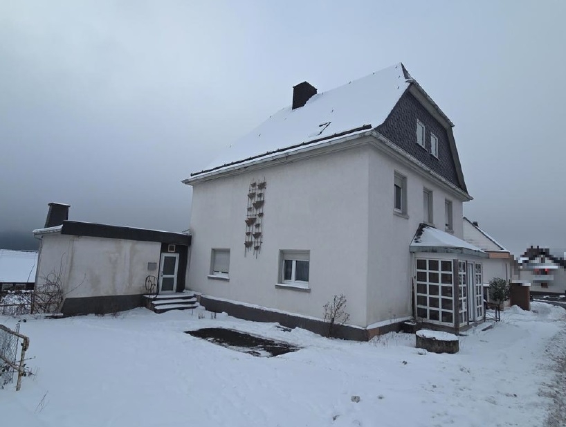 Vorderansicht von links