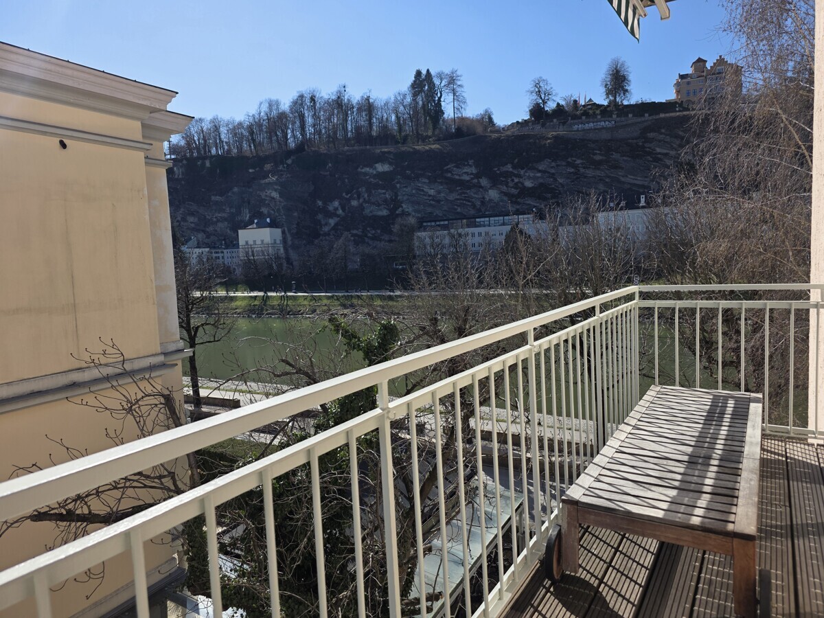 Exklusive Altstadtwohnung mit Balkon direkt an der Salzach