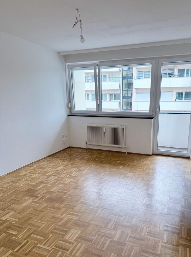 Renovierte Garçonnière mit Balkon und neuer Einbauküche in Salzburg