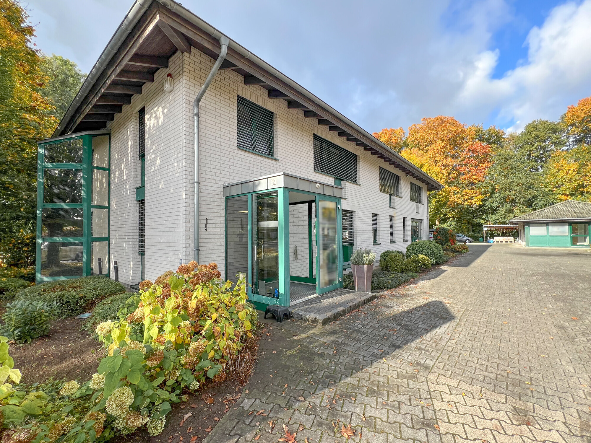 Außenansicht Hauptbürogebäude