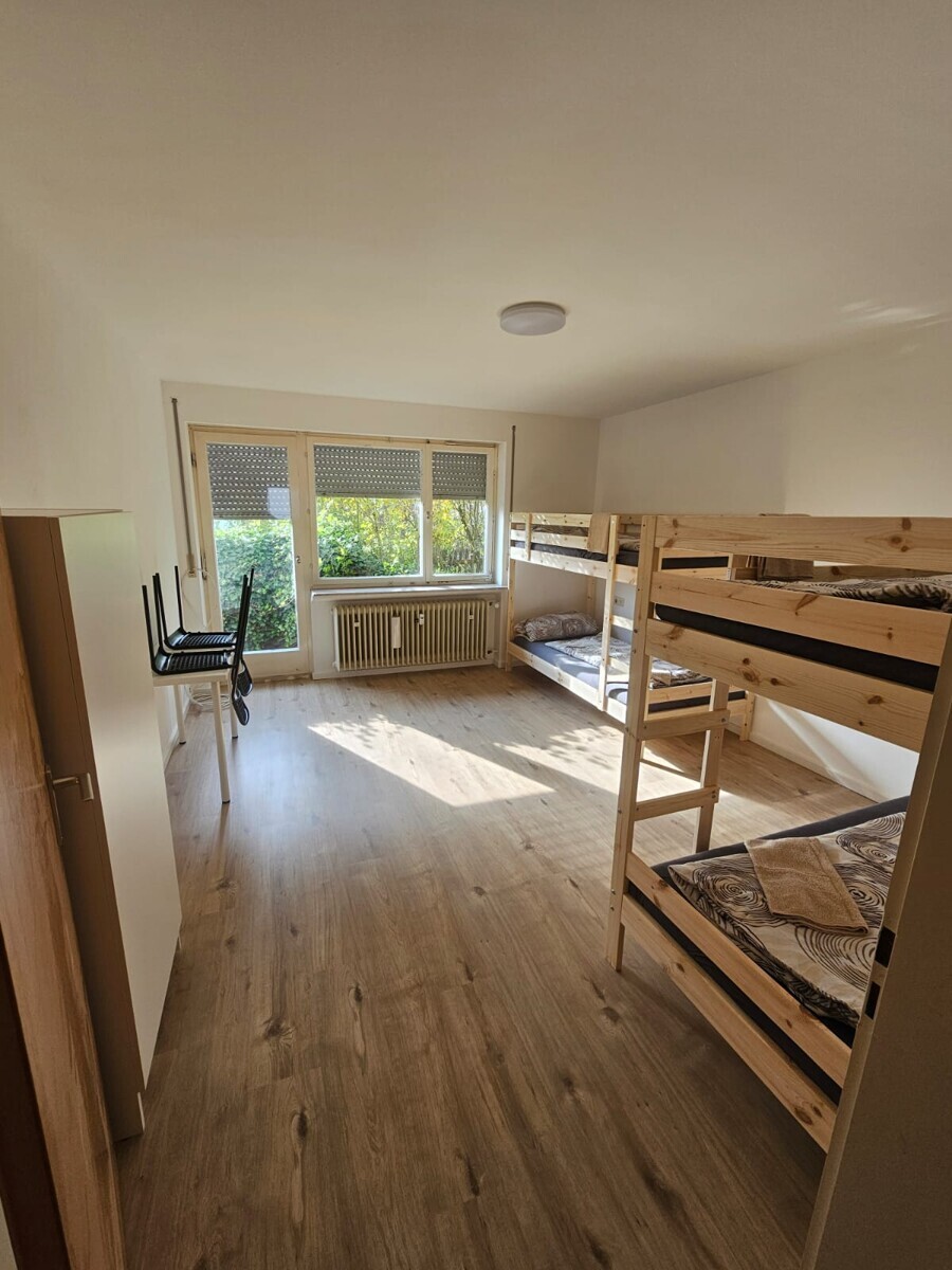 Schlafzimmer 1