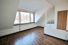 Wohnraum mit Küchenpantry