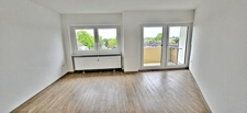 Wohnzimmer mit Balkonzugang