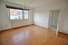 Zimmer mit Blick in die Diele