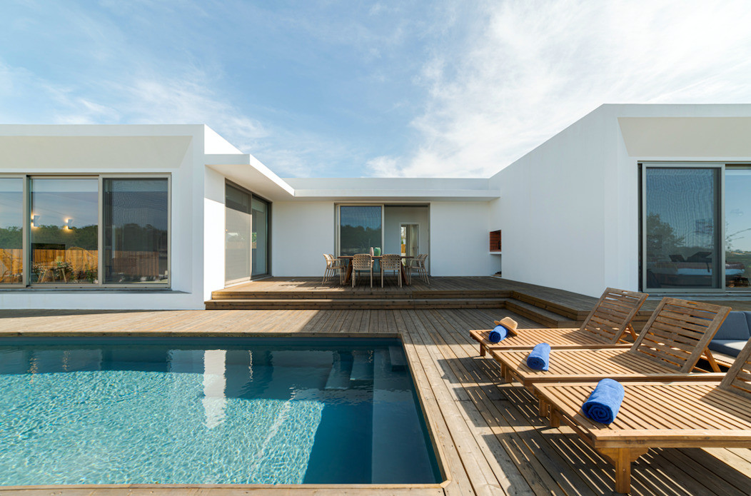 Ampia e moderna Passive House con piscina