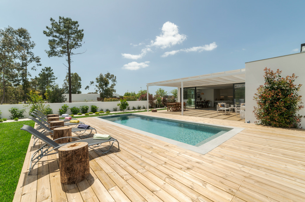 Ampia e moderna Passive House con piscina