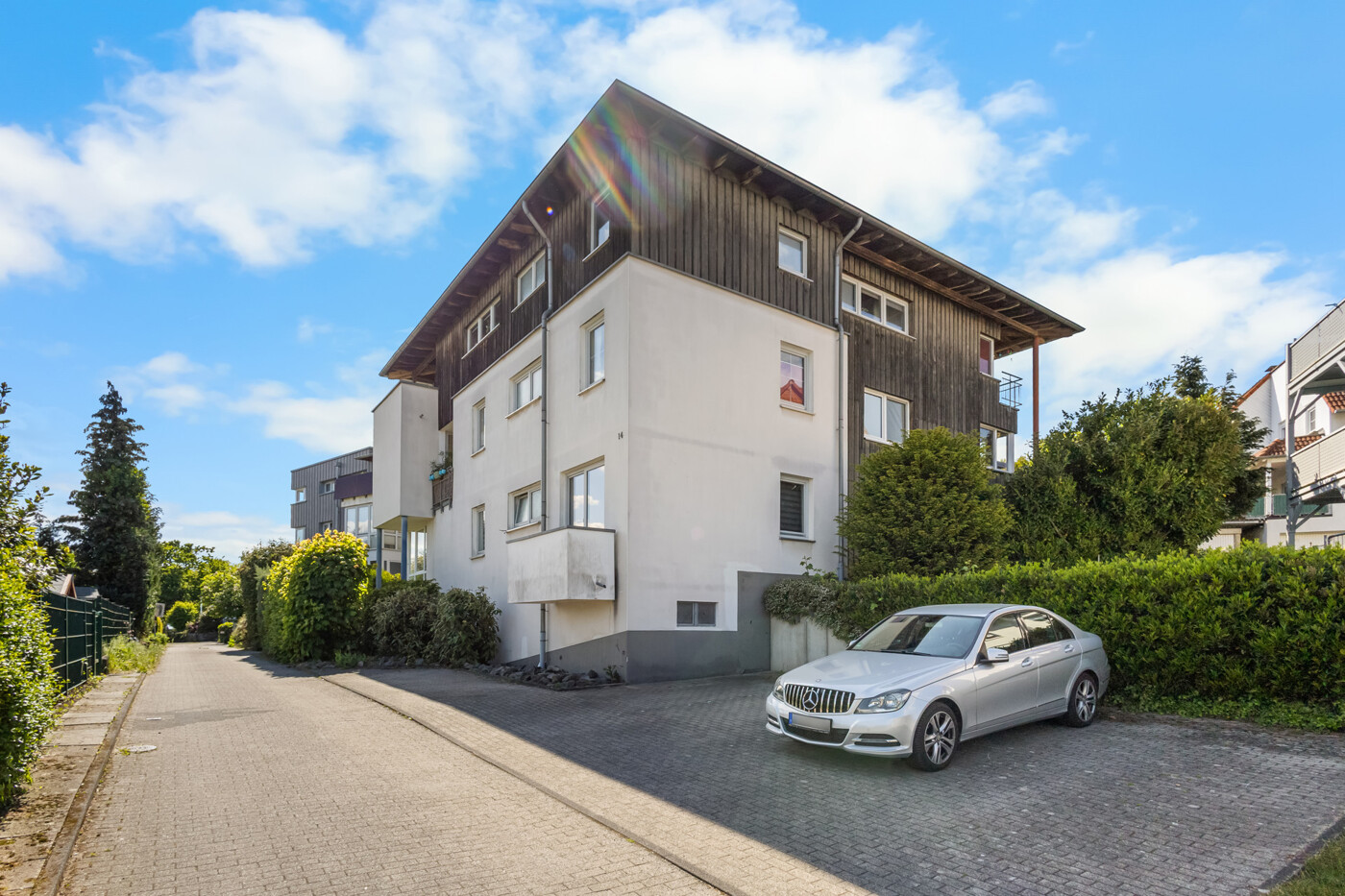Außenansicht, PKW-Stellplatz